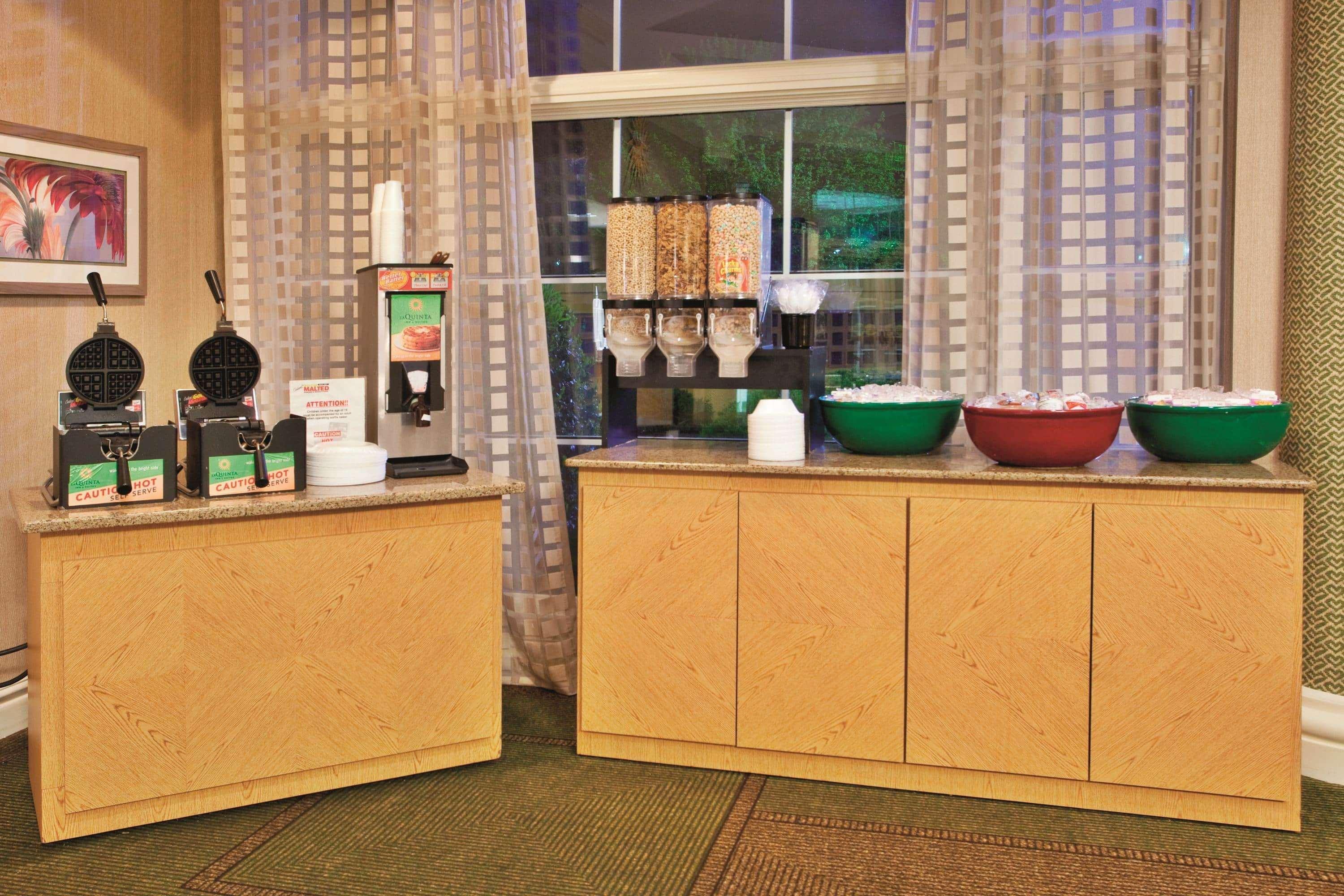 La Quinta By Wyndham Winston-Salem Hotel Exterior photo